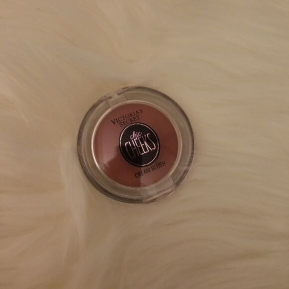 VICTORIA 'S SECRET Chic CHEEKS cream Blush - Picture 2 of 4